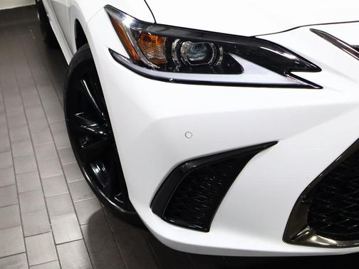 2022 Lexus ES 300h F SPORT