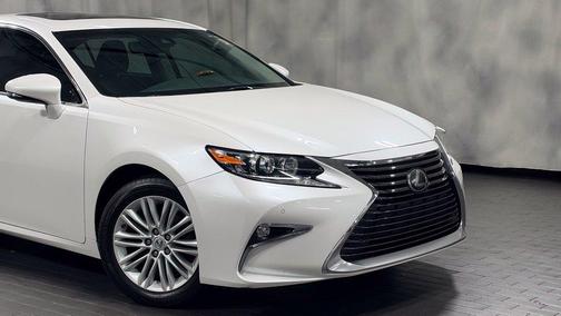Eminent White Pearl 2017 Lexus ES 350 Base