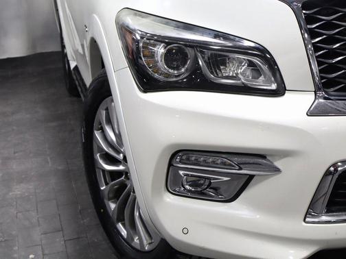 2017 INFINITI QX80 Base