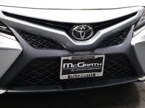 Celestial Silver Metallic 2019 Toyota Camry SE