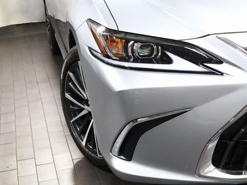 2024 Lexus ES 300h Luxury
