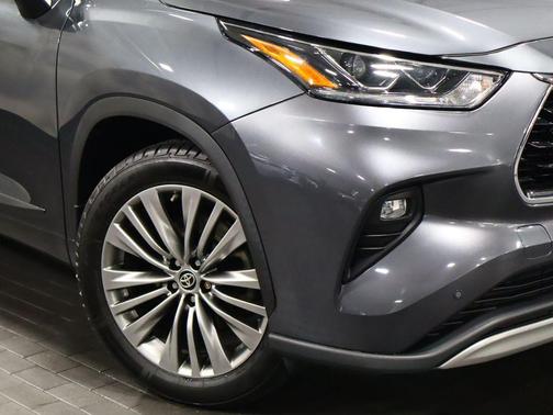Magnetic Gray Metallic 2020 Toyota Highlander Platinum