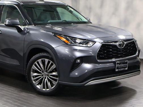 Magnetic Gray Metallic 2020 Toyota Highlander Platinum