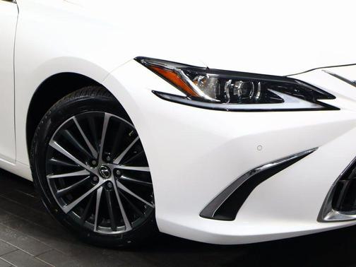 Eminent White Pearl 2023 Lexus ES 250 Base