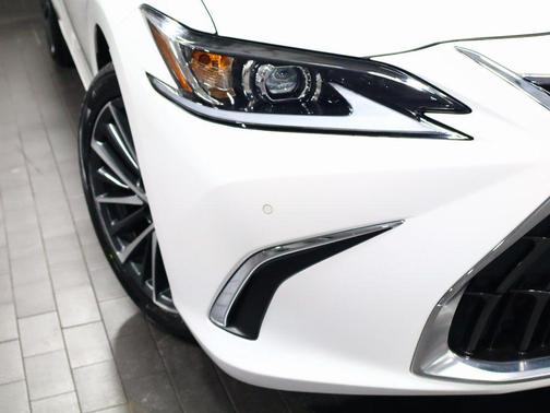 Eminent White Pearl 2023 Lexus ES 250 Base