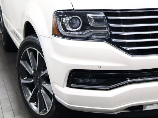White Platinum Metallic Tri-Coat 2017 Lincoln Navigator Reserve