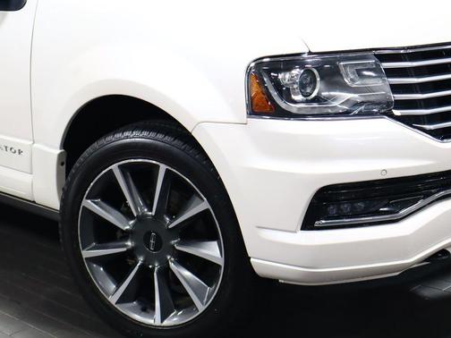 White Platinum Metallic Tri-Coat 2017 Lincoln Navigator Reserve