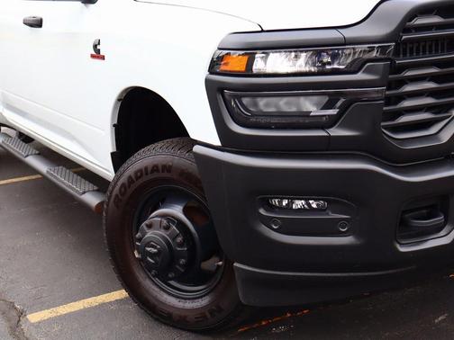 2025 RAM 3500 Tradesman Crew Cab 4x4 8' Box