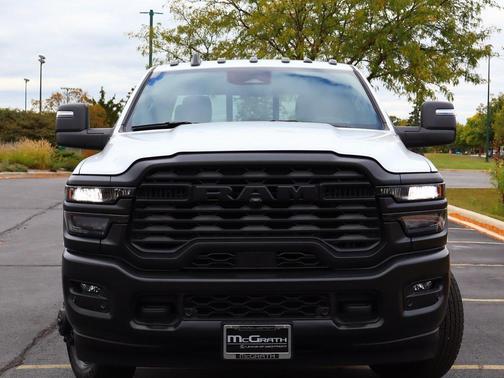2025 RAM 3500 Tradesman Crew Cab 4x4 8' Box