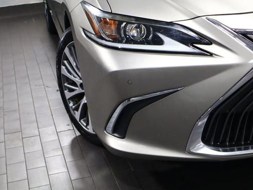 Atomic Silver 2019 Lexus ES 300h Base