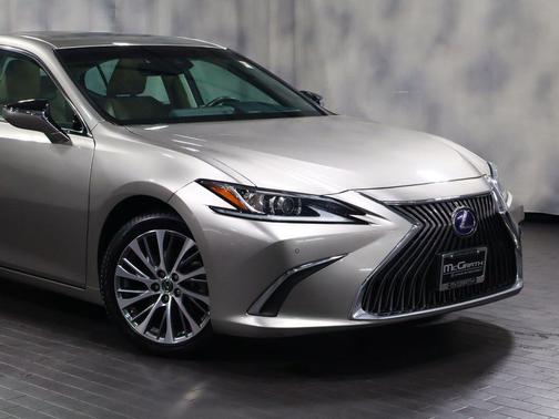 Atomic Silver 2019 Lexus ES 300h Base