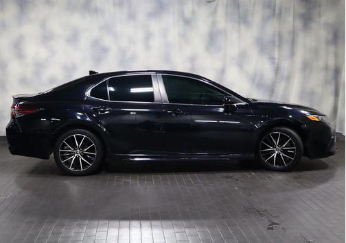 Midnight Black Metallic 2021 Toyota Camry SE