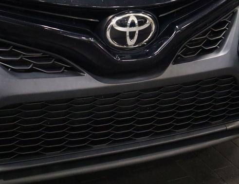 Midnight Black Metallic 2021 Toyota Camry SE