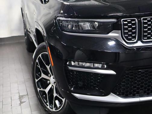 2023 Jeep Grand Cherokee Summit