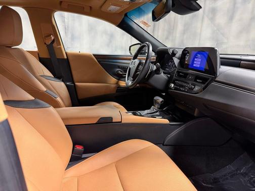 Caviar 2023 Lexus ES 300h Base