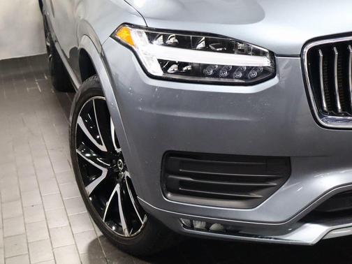 2020 Volvo XC90 T6 Momentum