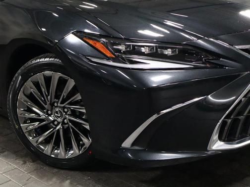 2024 Lexus ES 300h Luxury
