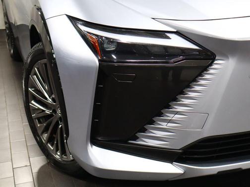 Iridium 2023 Lexus RZ 450e Luxury