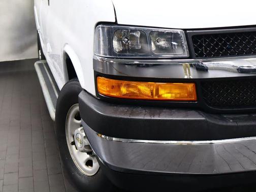 Summit White 2022 Chevrolet Express 2500 Work Van