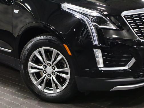 Stellar Black Metallic 2021 Cadillac XT5 Premium Luxury