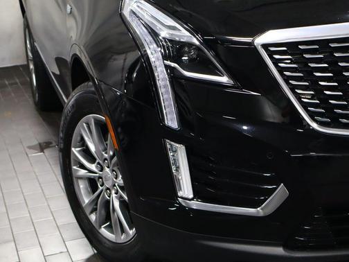 Stellar Black Metallic 2021 Cadillac XT5 Premium Luxury