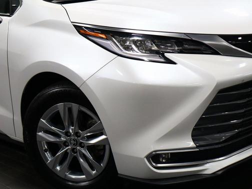 2023 Toyota Sienna Limited