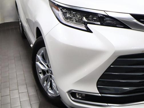 2023 Toyota Sienna Limited