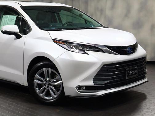 2023 Toyota Sienna Limited