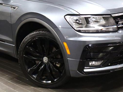 Platinum Gray Metallic 2021 Volkswagen Tiguan 2.0T SE R-Line Black 4MOTION