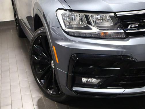 Platinum Gray Metallic 2021 Volkswagen Tiguan 2.0T SE R-Line Black 4MOTION