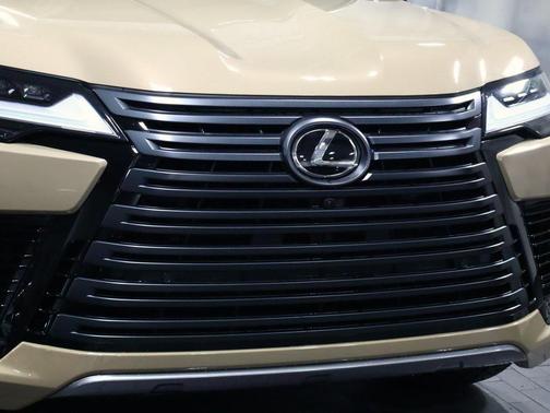 2025 Lexus LX 700h Overtrail