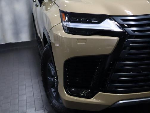 2025 Lexus LX 700h Overtrail