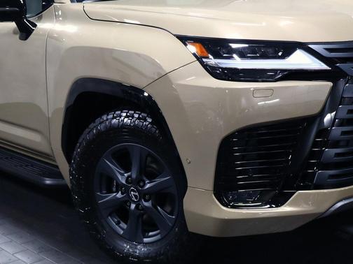 2025 Lexus LX 700h Overtrail