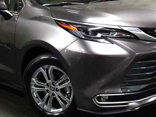2024 Toyota Sienna Platinum 7 Passenger