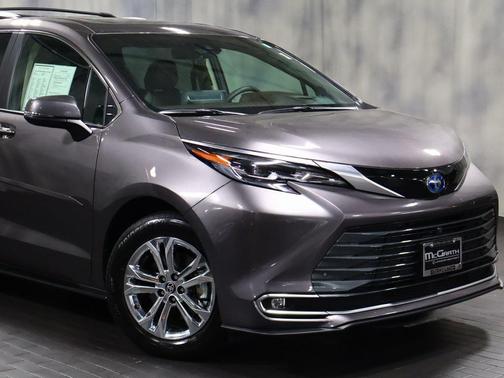 2024 Toyota Sienna Platinum 7 Passenger