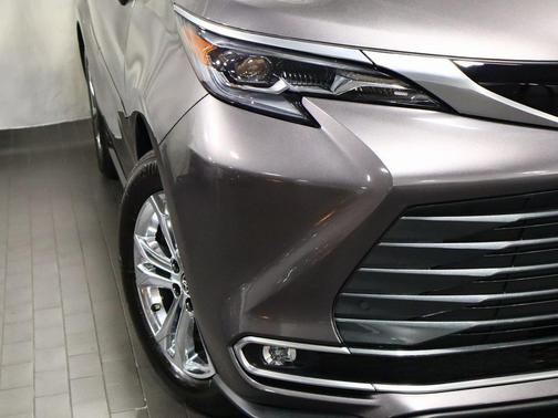 2024 Toyota Sienna Platinum 7 Passenger