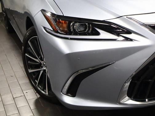 2025 Lexus ES 350 Base