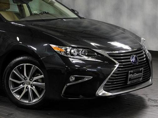 2017 Lexus ES 300h Base