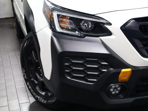 Crystal White Pearl 2024 Subaru Outback Wilderness
