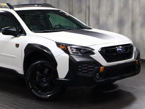 Crystal White Pearl 2024 Subaru Outback Wilderness
