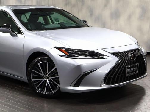 2025 Lexus ES 300h Base