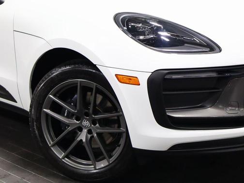 2025 Porsche Macan T