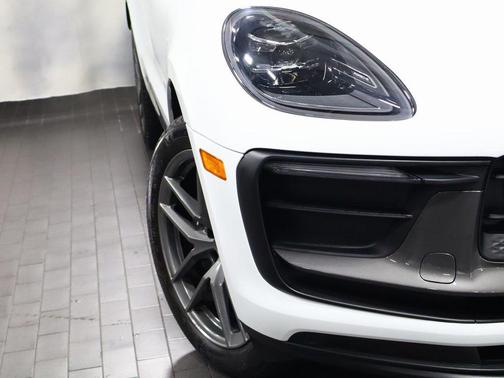 2025 Porsche Macan T