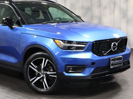 Bursting Blue Metallic 2019 Volvo XC40 T5 R-Design