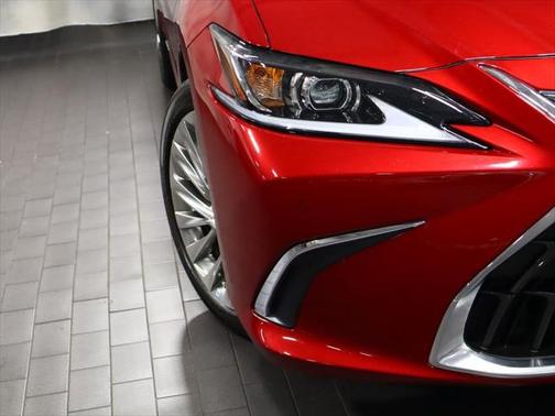 2022 Lexus ES 300h Luxury