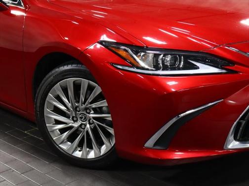 2022 Lexus ES 300h Luxury