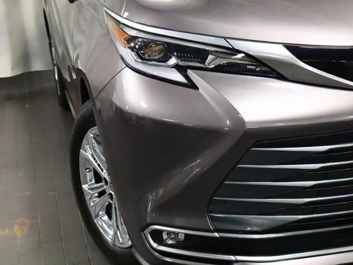 2023 Toyota Sienna Platinum 7 Passenger