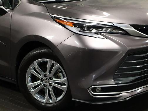 2023 Toyota Sienna Platinum 7 Passenger