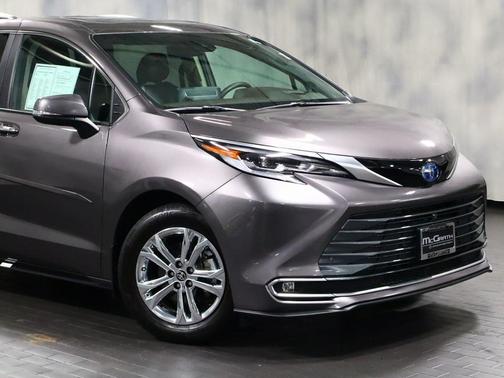 2023 Toyota Sienna Platinum 7 Passenger