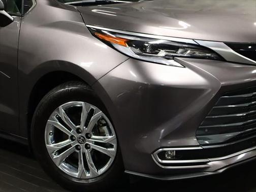 2023 Toyota Sienna Platinum 7 Passenger